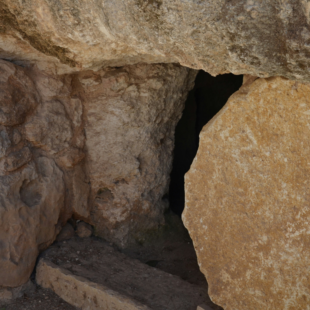 A quiet, peaceful tomb representing Christ's burial